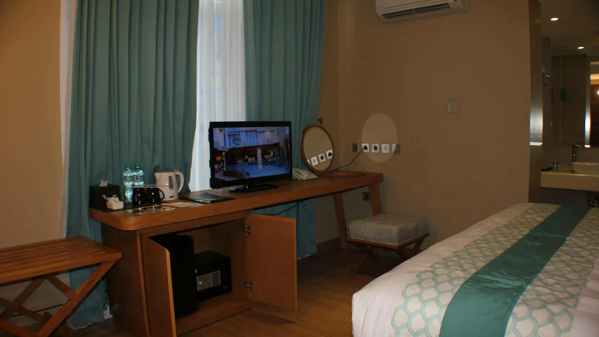 Bedrock Hotel Kuta Kuta Lombok 4*,  Indonesia