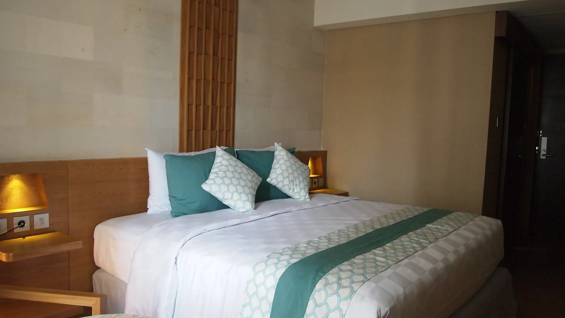Bedrock Hotel Kuta Kuta Lombok 4*,