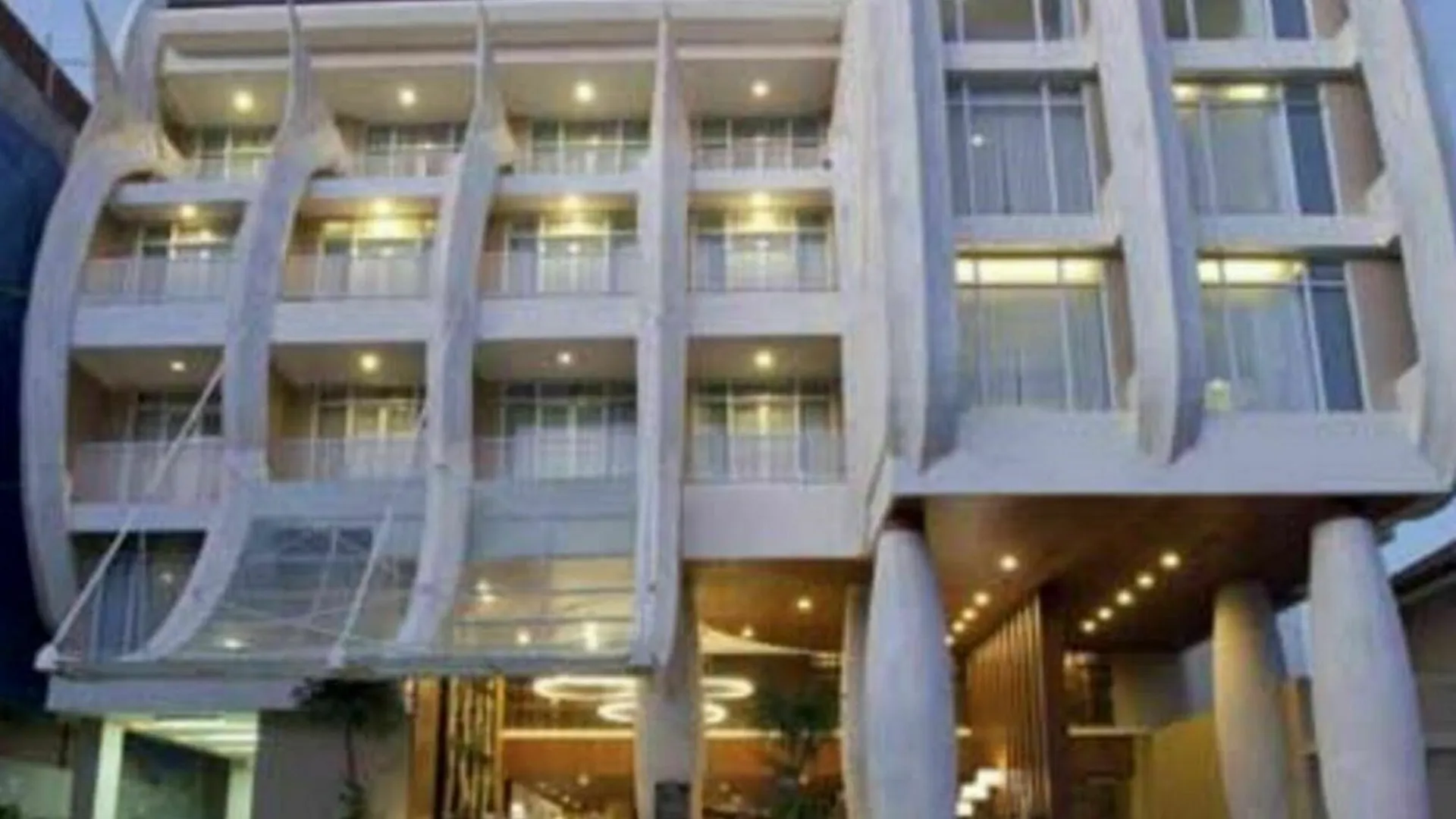 Bedrock Hotel Kuta Kuta Lombok